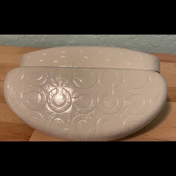Coach Hard Clamshell Sunglass Case - Picture 4 of 5
